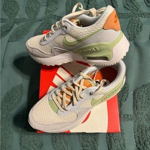 New 5Y Boys Nike Air Max